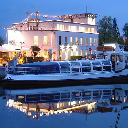 Hafenhotel Pommernyacht Ueckermünde Esterno foto