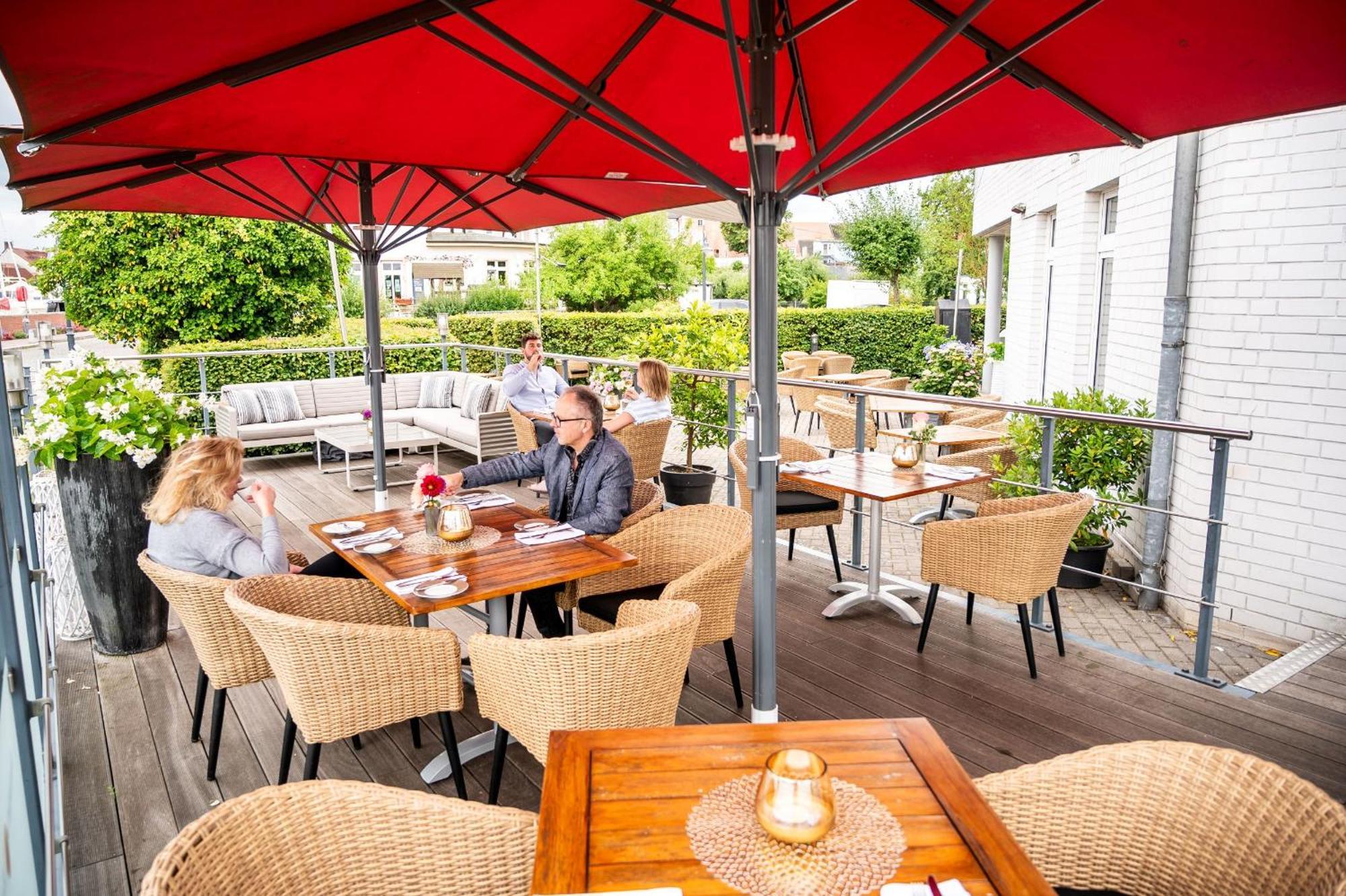 Hafenhotel Pommernyacht Ueckermünde Esterno foto