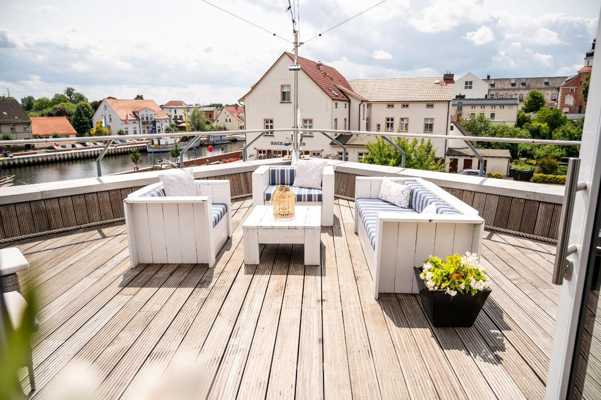 Hafenhotel Pommernyacht Ueckermünde Esterno foto