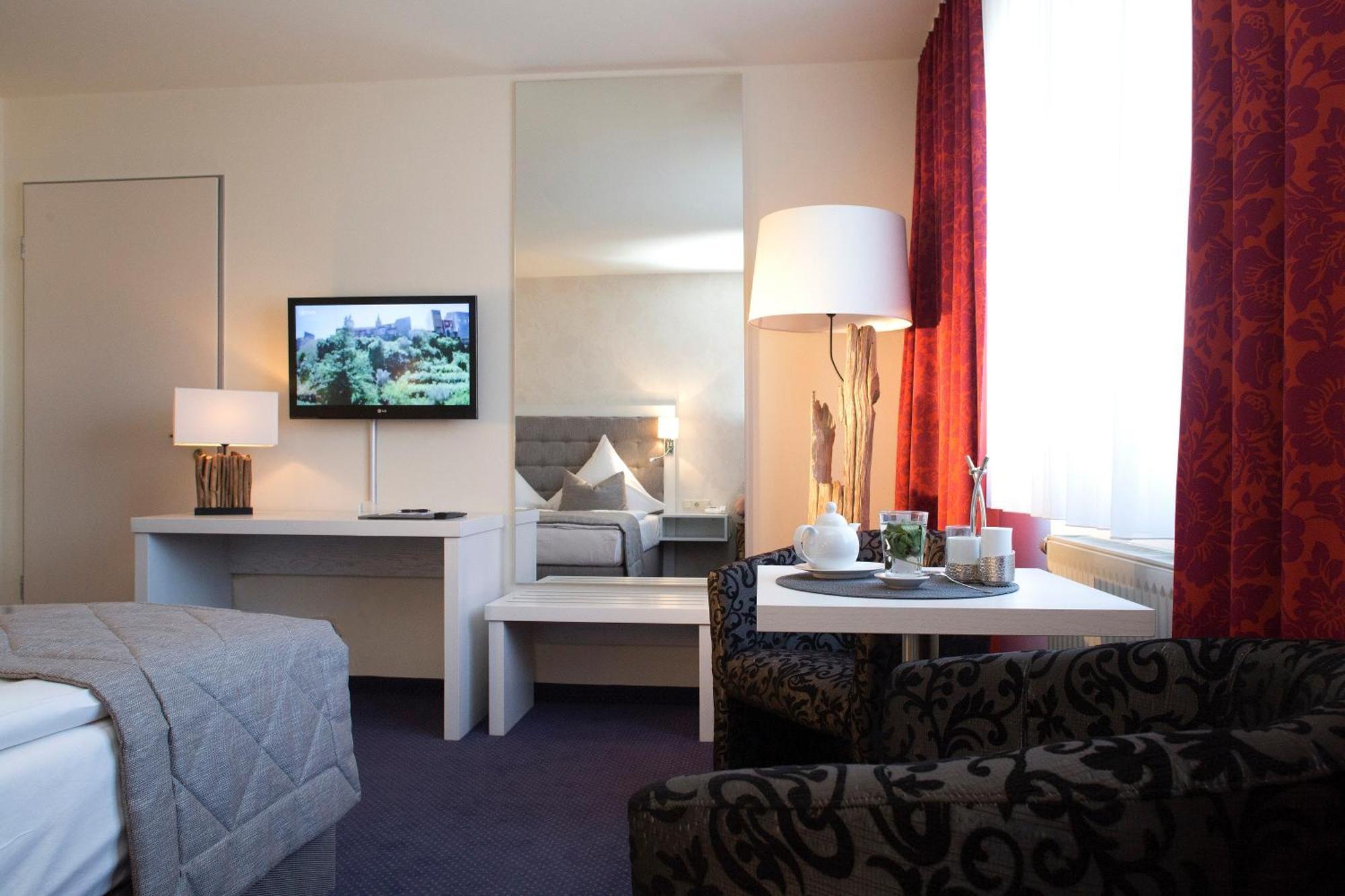 Hafenhotel Pommernyacht Ueckermünde Esterno foto