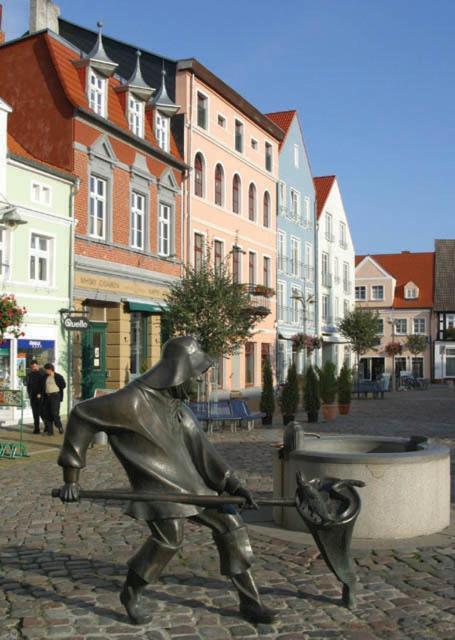Hafenhotel Pommernyacht Ueckermünde Esterno foto
