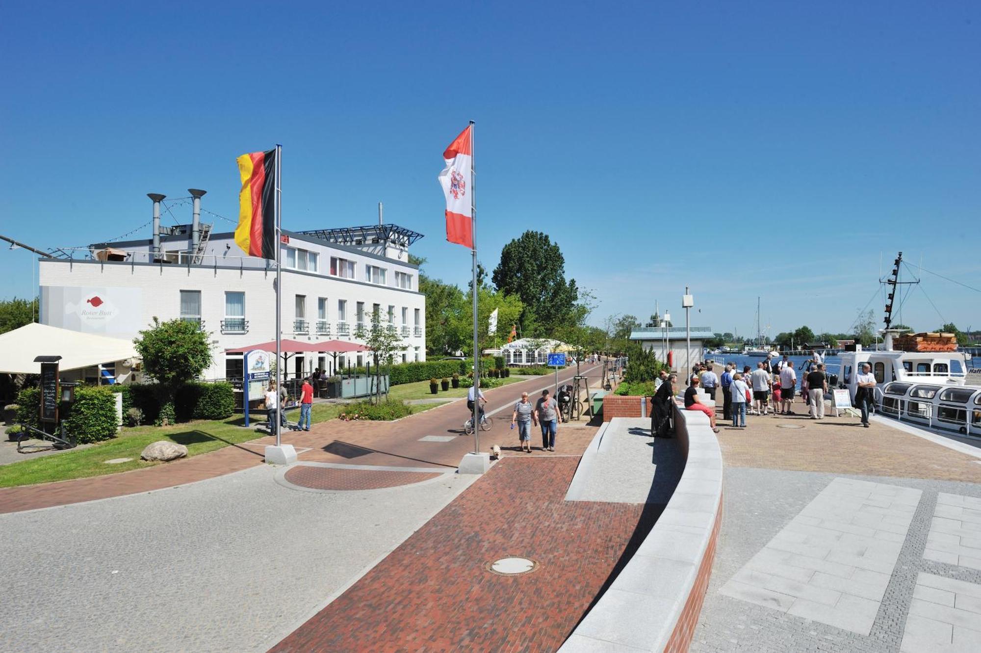 Hafenhotel Pommernyacht Ueckermünde Esterno foto