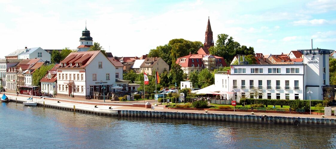 Hafenhotel Pommernyacht Ueckermünde Esterno foto
